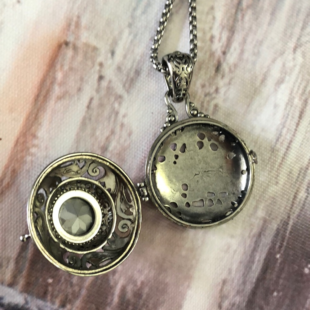 2for$20💎Silver Tone Locket Necklace with Emerald Green Gem - Picture 3 of 5